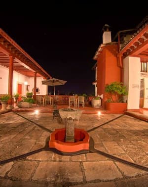 thumbnail: Outdoor dining