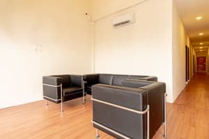 thumbnail: Lobby sitting area