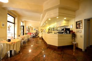 thumbnail: Bar (on property)