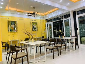 thumbnail: Breakfast area