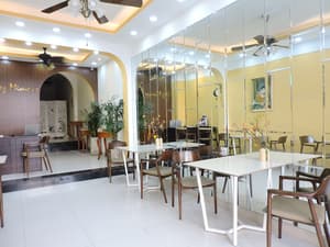 thumbnail: Interior entrance