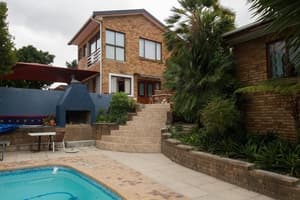 thumbnail: Front of property