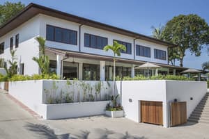 thumbnail: Front of property