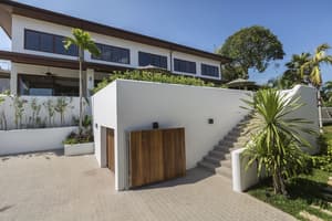 thumbnail: Property entrance