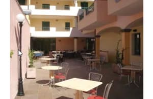 thumbnail: Outdoor dining
