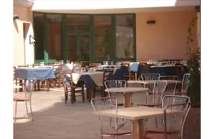 thumbnail: Outdoor dining