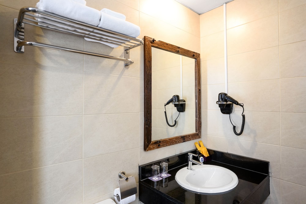 Bathroom sink