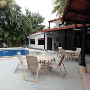 thumbnail: Outdoor dining