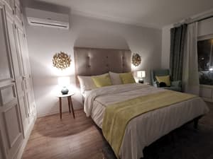 thumbnail: Interior detail