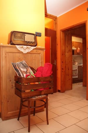 thumbnail: Interior detail