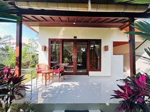 thumbnail: Front of property