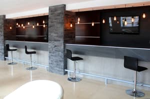 thumbnail: Bar (on property)