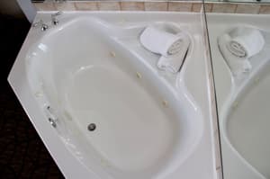 thumbnail: Jetted tub
