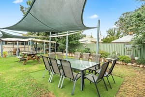 thumbnail: Outdoor dining