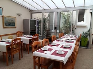 thumbnail: Breakfast area