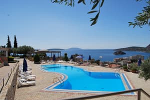 thumbnail: Infinity pool