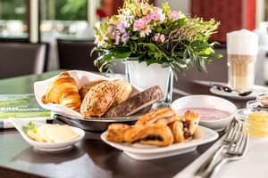 thumbnail: Breakfast area