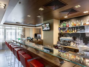thumbnail: Bar (on property)