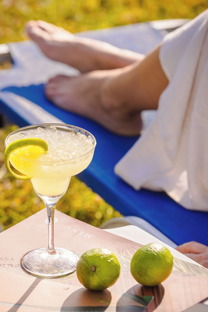 Poolside bar