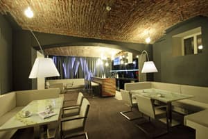 thumbnail: Bar (on property)