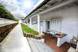 thumbnail: Exterior detail