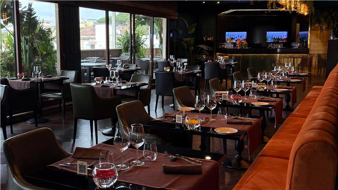 Dining,Dining Area,Restaurant,On-Site