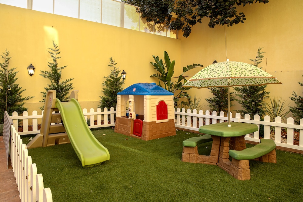 Children's play area - outdoor