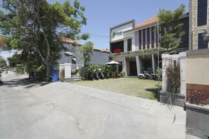 thumbnail: Front of property