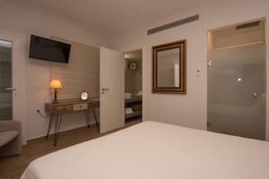 thumbnail: In-room dining
