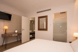 thumbnail: In-room dining