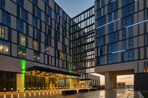 Our entrance invites you to discover the joy of travel