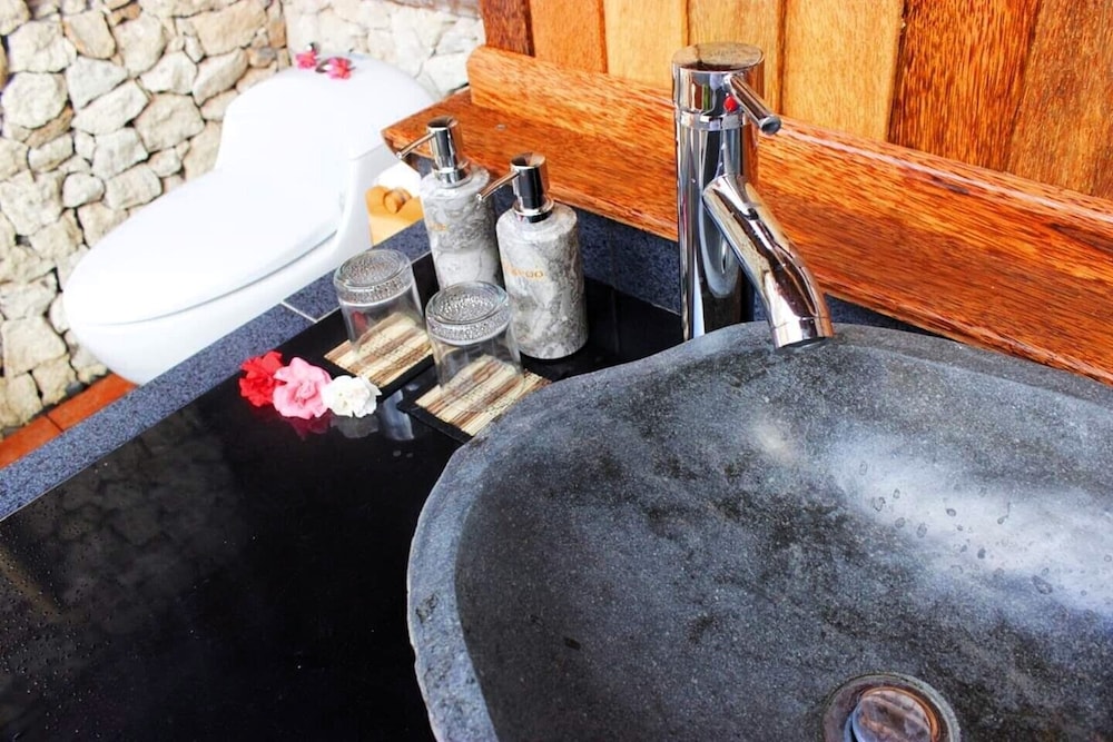 Bathroom amenities