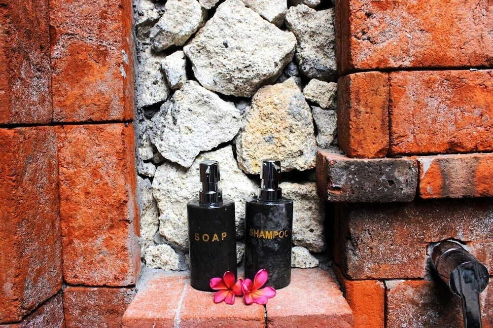 Bathroom amenities