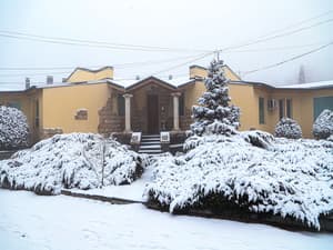 thumbnail: Exterior