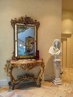 thumbnail: Interior detail