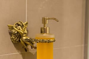 thumbnail: Bathroom amenities