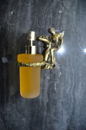 thumbnail: Bathroom amenities