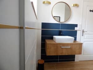 thumbnail: Bathroom sink