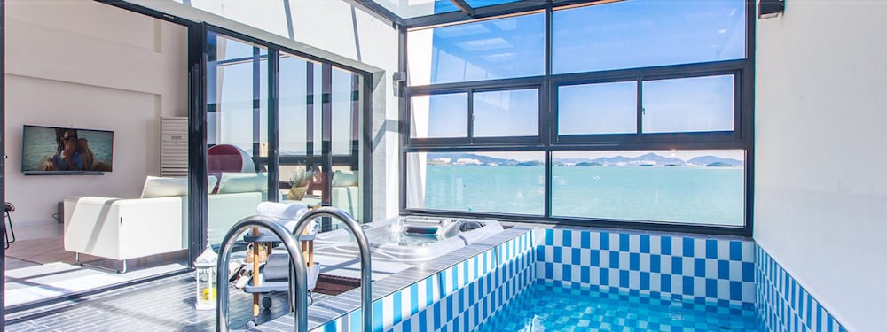 Private pool