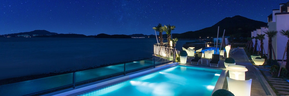 Infinity pool