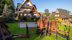 thumbnail: Front of property