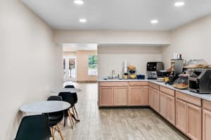 thumbnail: Breakfast area