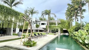 thumbnail: Front of property