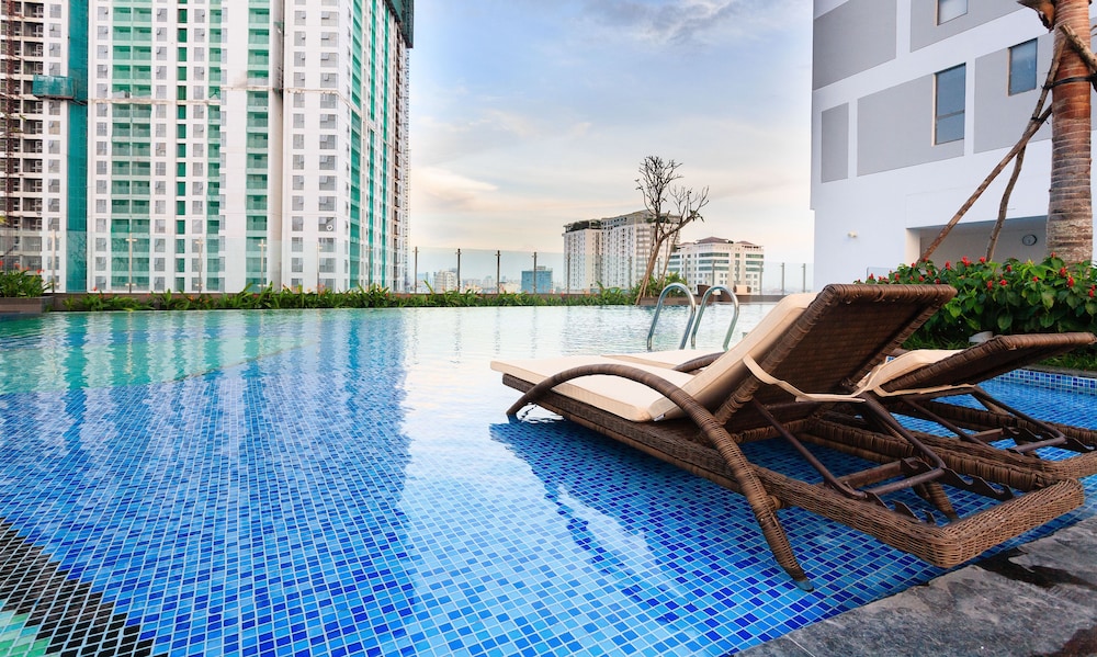 Infinity pool