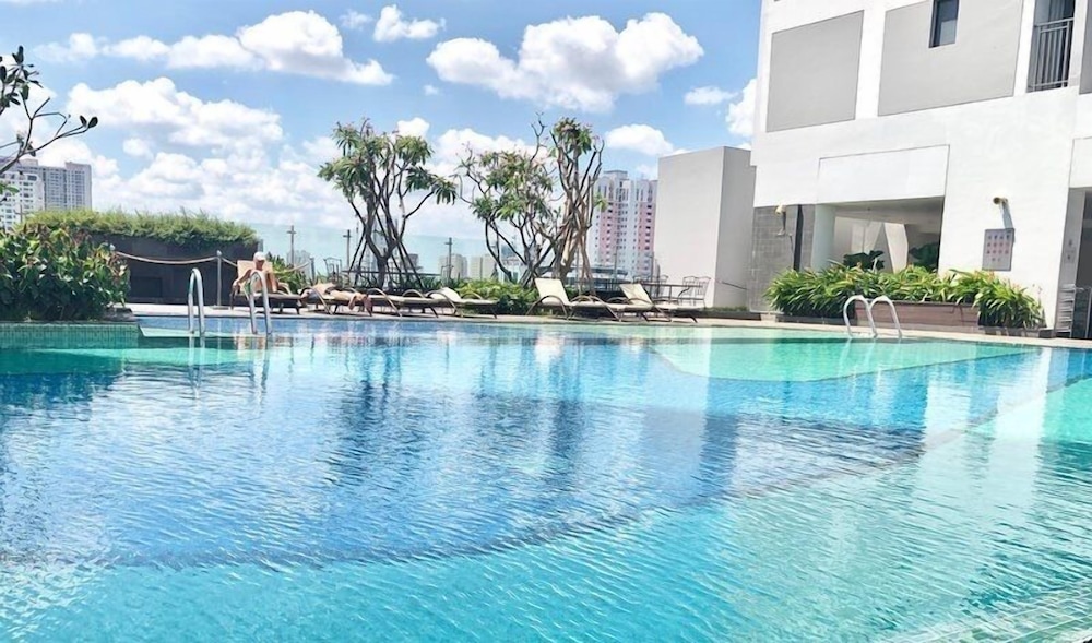 Infinity pool