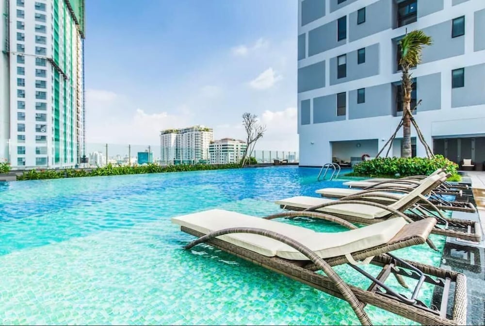 Infinity pool