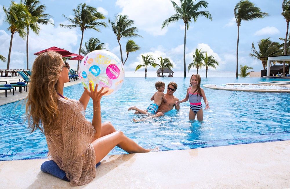 Swimming pool-spa