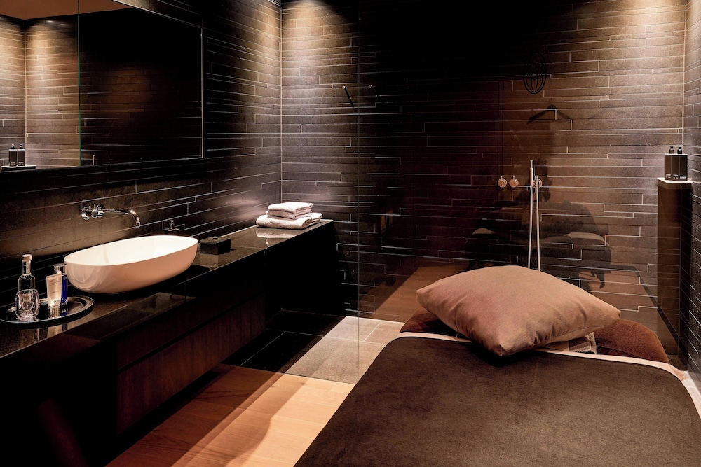 Swimming pool-spa