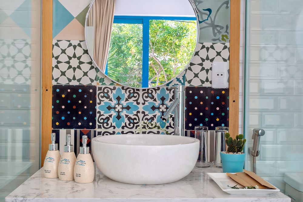 Bathroom sink