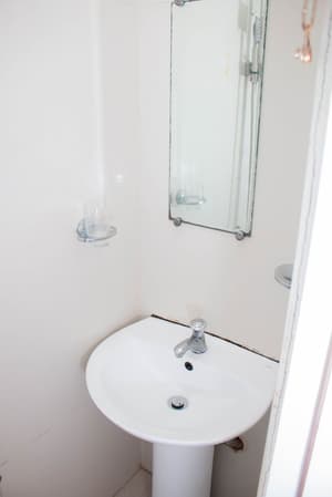 thumbnail: Bathroom amenities